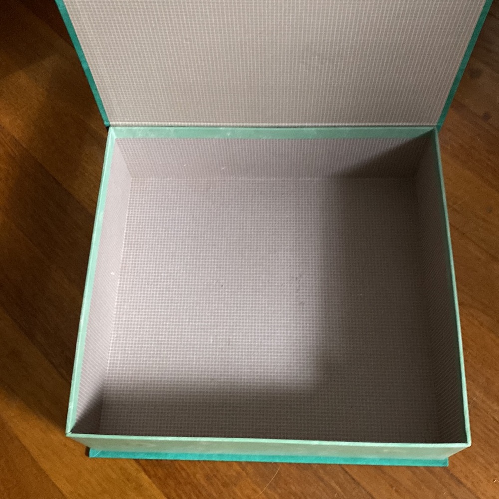 ‼️ SALE ‼️ Faux Record Player Storage Box - Picture 3 of 9